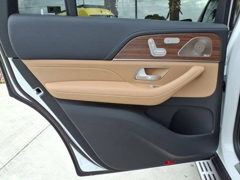 New 2026 Mercedes-Benz GLS 580 4MATIC image 16