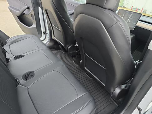 Used 2021 Tesla Model Y Long Range image 15