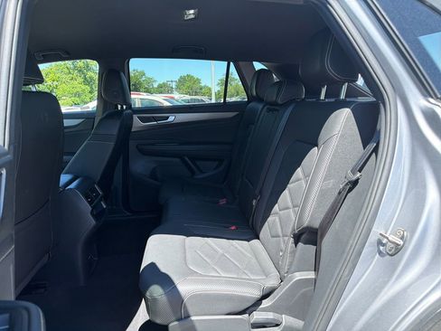 Used 2025 Volkswagen Atlas Cross Sport SE FWD image 28