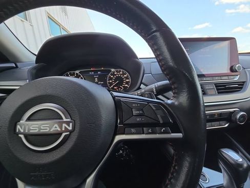 Used 2024 Nissan Altima 2.5 SR FWD image 12