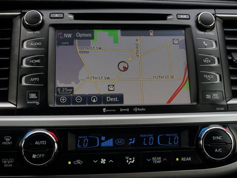 Used 2016 Toyota Highlander Limited AWD/4WD image 24