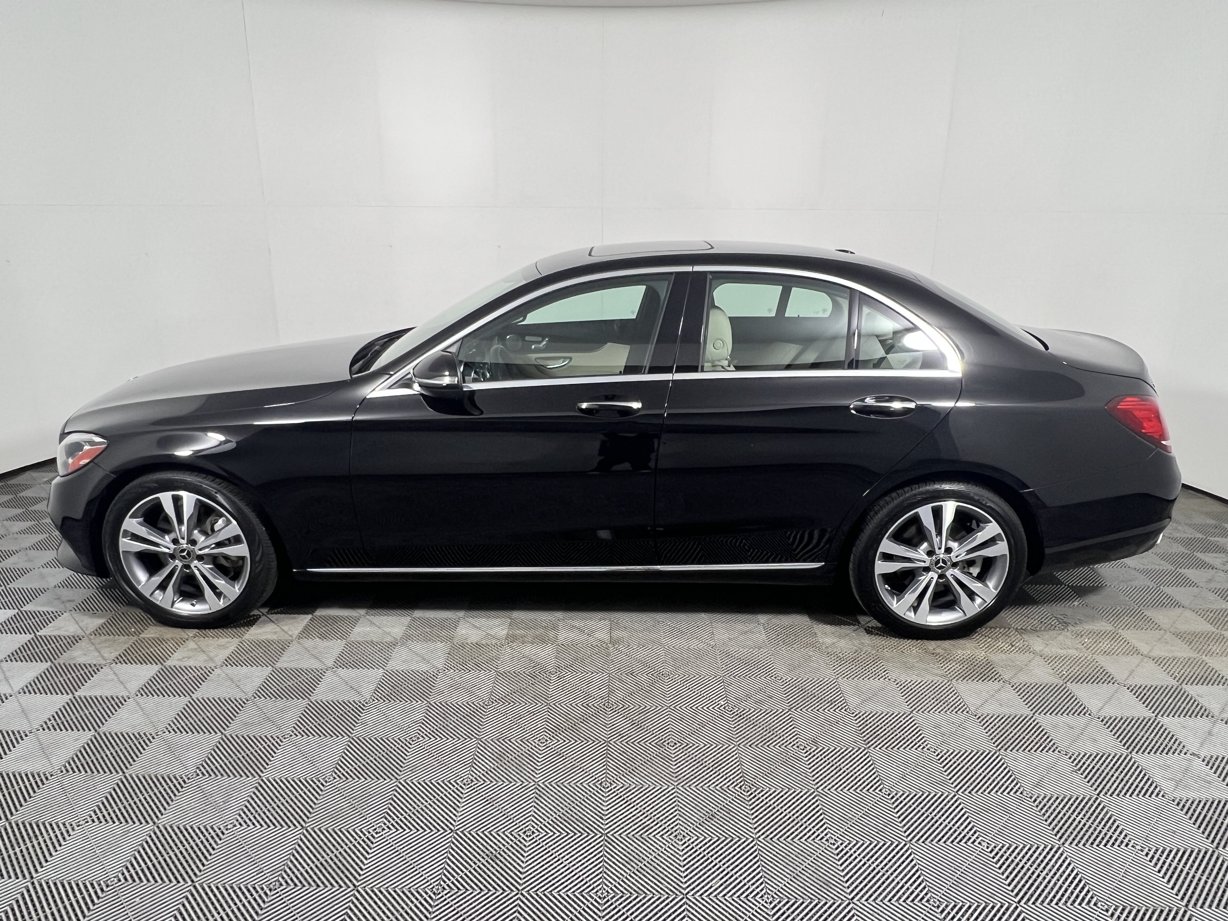 Used 2021 Mercedes-Benz C 300 Sedan image 2