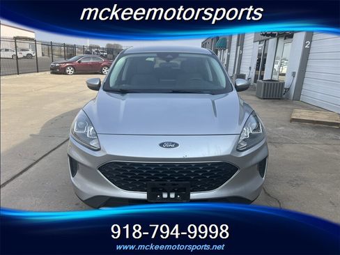 Used 2021 Ford Escape SE image 3