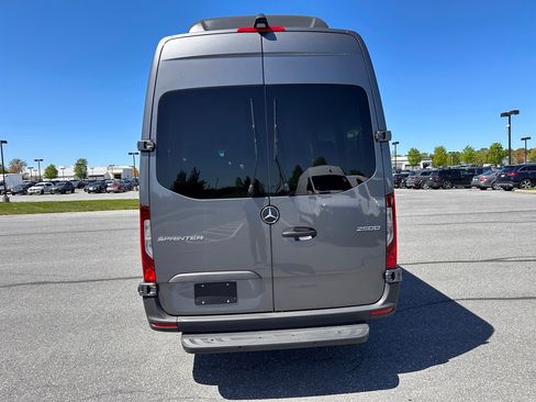 Used 2025 Mercedes-Benz Sprinter 2500 image 5