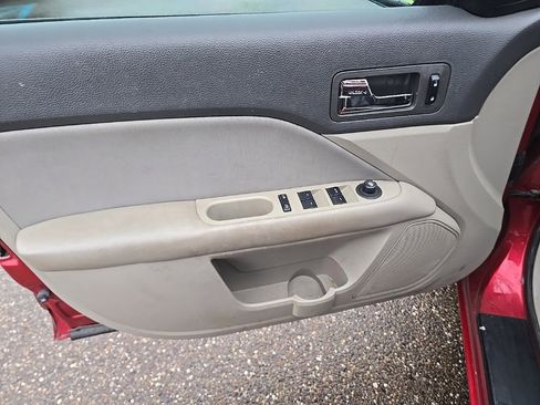 Used 2011 Ford Fusion SE image 10