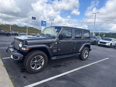 Used 2019 Jeep Wrangler Unlimited Sahara AWD/4WD image 7