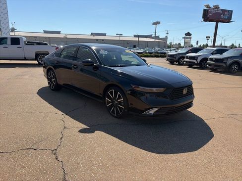 Used 2024 Honda Accord Touring image 6
