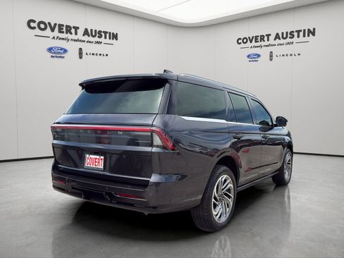Used 2025 Lincoln Navigator Reserve AWD/4WD image 5