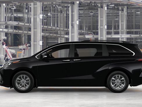 New 2026 Toyota Sienna XLE FWD image 6