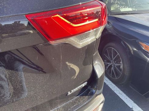 Used 2019 Toyota Highlander Limited FWD image 11