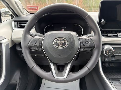 Used 2025 Toyota RAV4 XLE Premium w/ Weather Package AWD/4WD image 19
