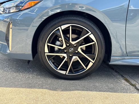 Used 2025 Nissan Sentra SR w/ SR Premium Package FWD image 10