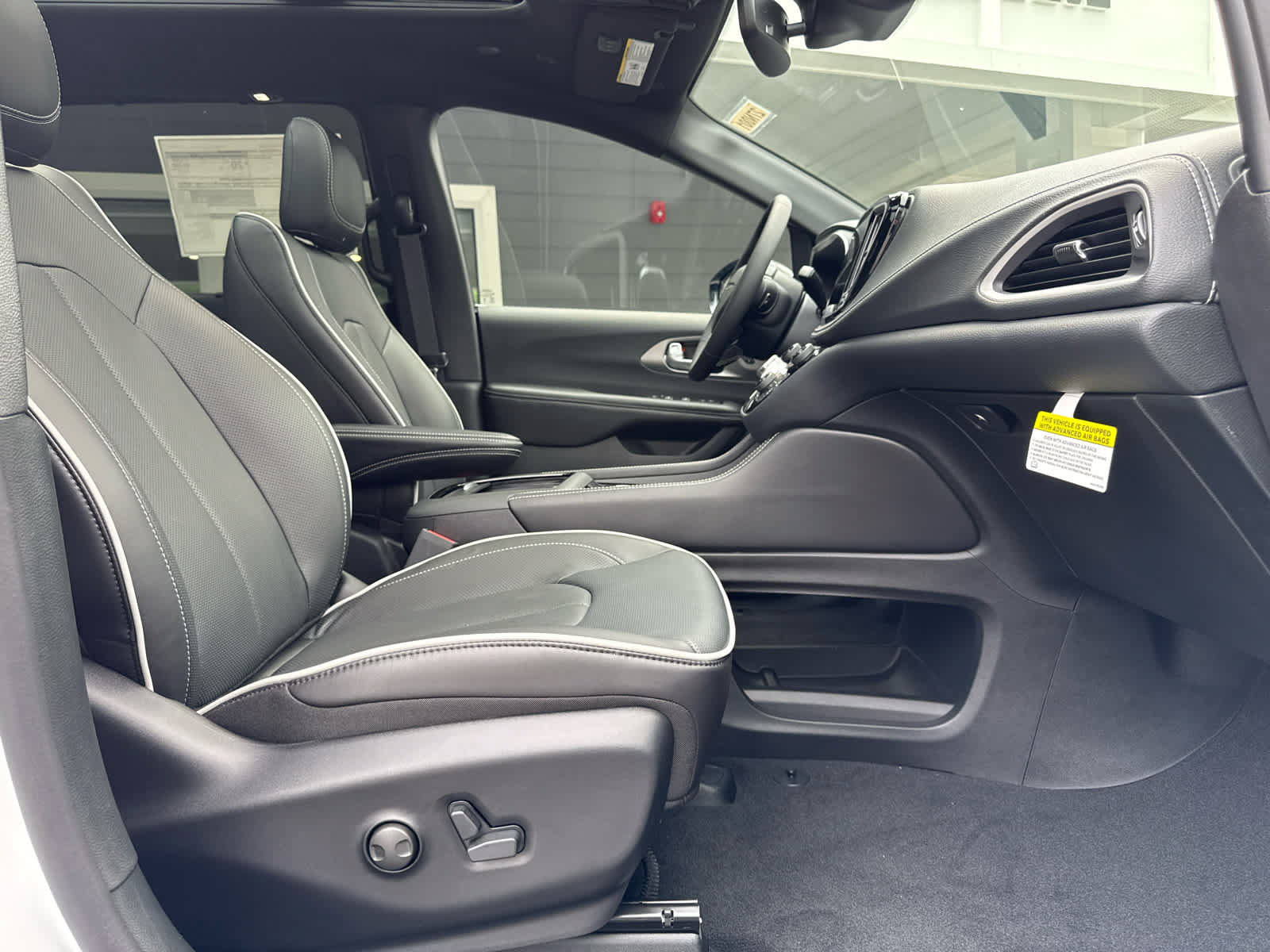 New 2027 Chrysler Pacifica Limited AWD/4WD image 14