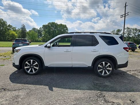 Used 2023 Honda Pilot Touring image 4