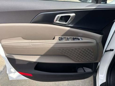 New 2026 Kia Carnival FWD image 23