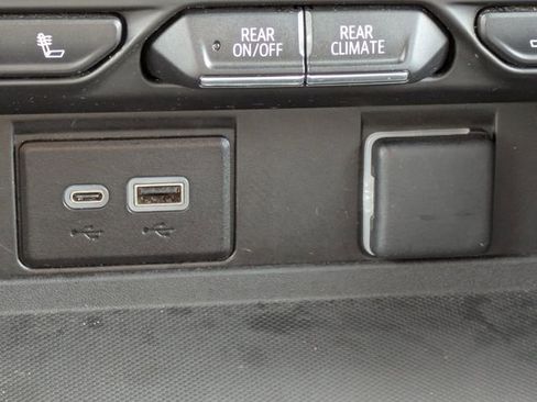 Used 2024 Chevrolet Suburban LT RWD image 27