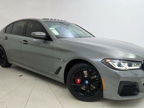 Used 2022 BMW 530e xDrive w/ Executive Package image 93