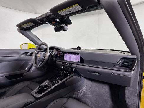 Used 2021 Porsche 911 Carrera RWD image 17