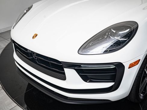 Certified 2024 Porsche Macan image 13