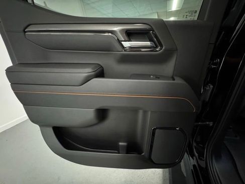 Used 2025 GMC Sierra 1500 AT4 w/ AT4 Premium Package AWD/4WD image 8