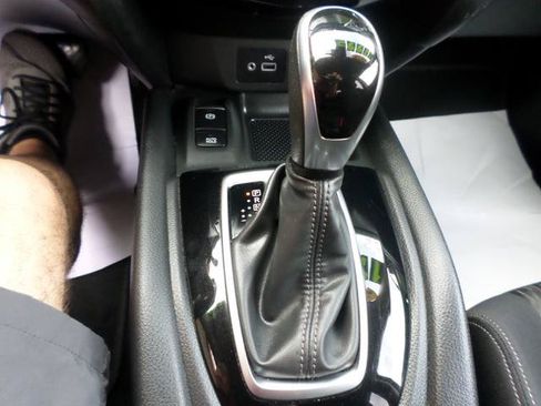 Used 2019 Nissan Rogue SV w/ Premium Package AWD/4WD image 27