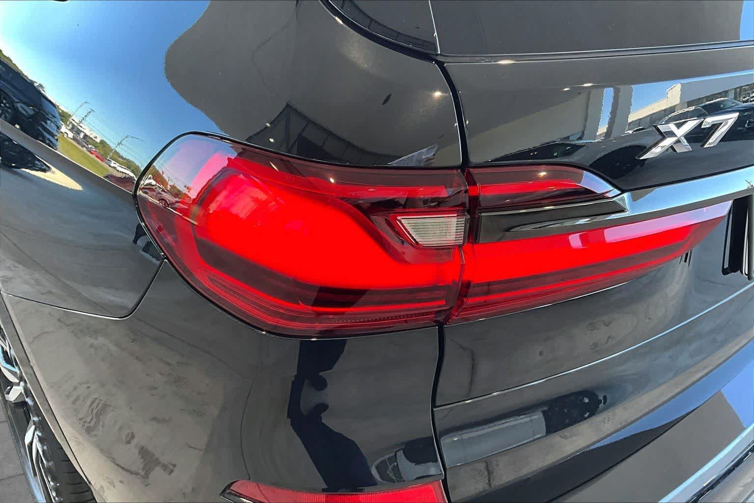 Used 2022 BMW X7 xDrive40i w/ M Sport Package AWD/4WD image 27