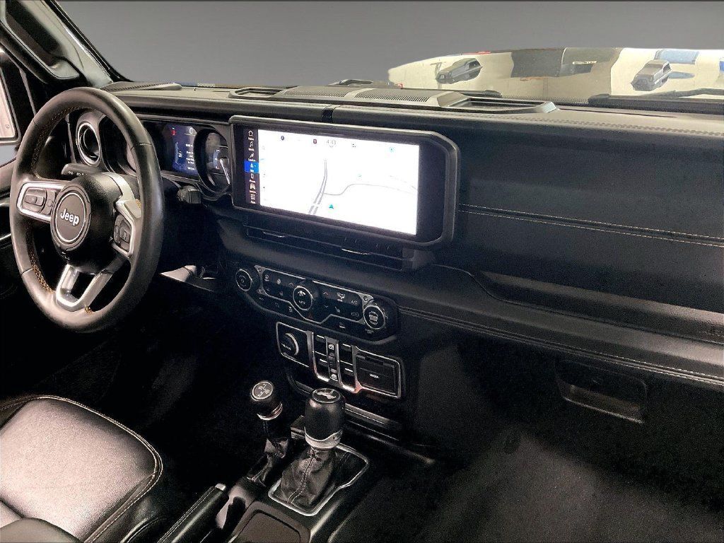 Used 2024 Jeep Wrangler Unlimited Sahara w/ Technology Group AWD/4WD image 14