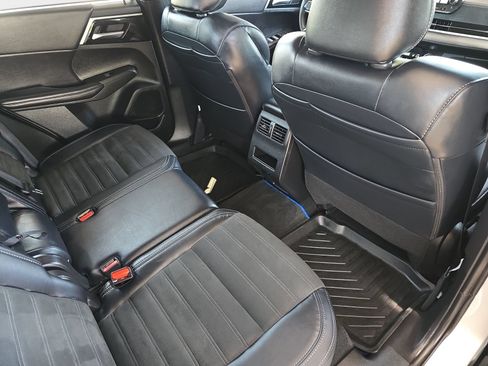 Used 2025 Mitsubishi Outlander SE AWD/4WD image 13