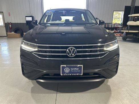 Certified 2022 Volkswagen Tiguan SE image 2