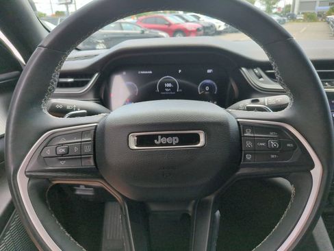 Used 2023 Jeep Grand Cherokee Altitude AWD/4WD image 25