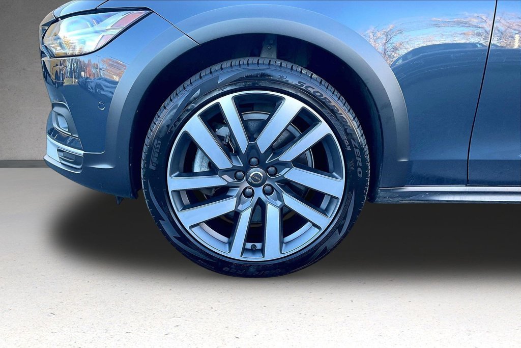 Used 2022 Volvo V90 B6 Cross Country w/ Advanced Package AWD/4WD image 35