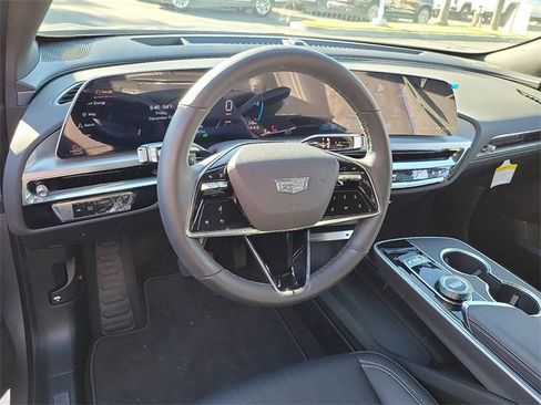 Used 2025 Cadillac Lyriq Sport image 9