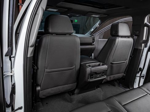 Used 2024 Chevrolet Silverado 1500 LT Trail Boss w/ LT Trail Boss Premium Package AWD/4WD image 34