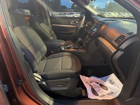 Used 2018 Ford Explorer XLT FWD image 13