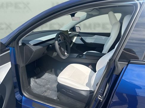 Used 2026 Tesla Model Y Long Range image 11