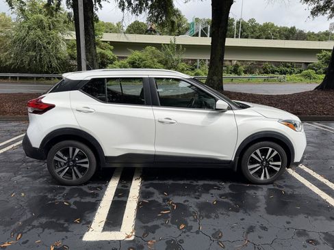 Used 2019 Nissan Kicks SV FWD image 4