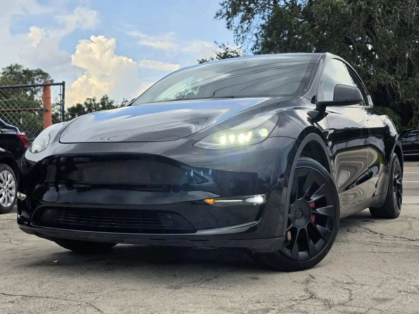 Used 2023 Tesla Model Y AWD image 2