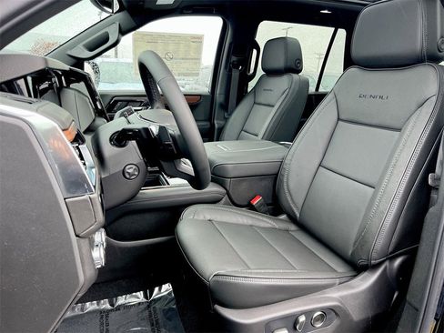 New 2026 GMC Yukon Denali w/ Sun & Power Step Package image 17