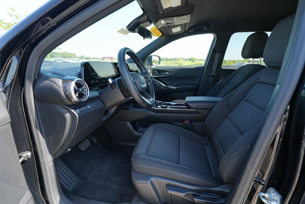 Used 2026 Chevrolet Equinox LT AWD/4WD image 18