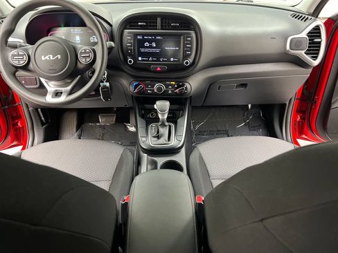 Used 2024 Kia Soul LX w/ Option Group 015 FWD image 41