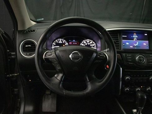 Used 2019 Nissan Pathfinder SV image 24