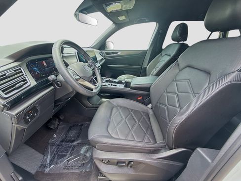 Certified 2024 Volkswagen Atlas Cross Sport SE FWD image 18