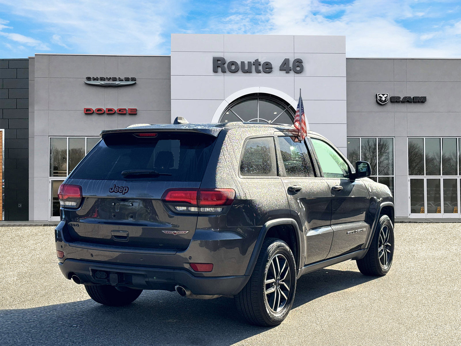 Used 2021 Jeep Grand Cherokee Trailhawk w/ Trailhawk Luxury Group AWD/4WD image 5