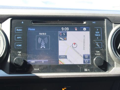 Used 2019 Toyota Tacoma TRD Sport AWD/4WD image 21