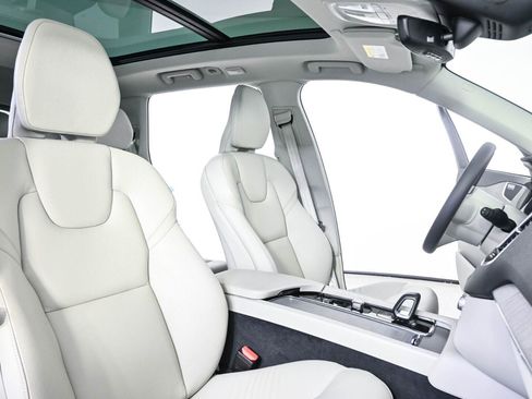 Certified 2025 Volvo XC90 T8 Plus w/ Protection Package Premier AWD/4WD image 23