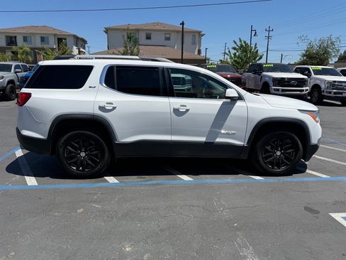 Used 2018 GMC Acadia SLT FWD image 3