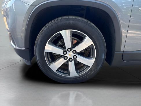 Used 2021 Chevrolet Traverse LT w/ LT Premium Package AWD/4WD image 5