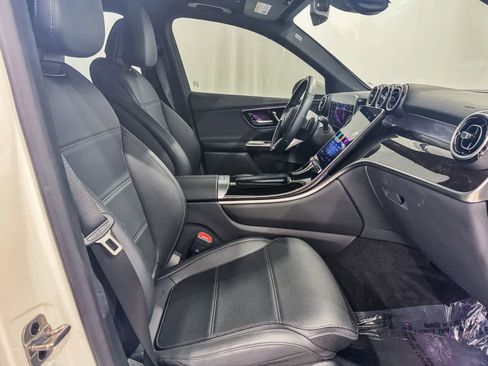Used 2025 Mercedes-Benz GLC 300 image 17
