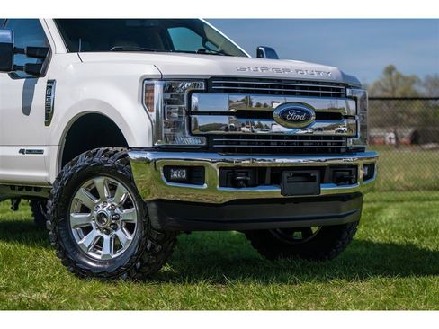 Used 2018 Ford F250 Lariat w/ Lariat Value Package image 3