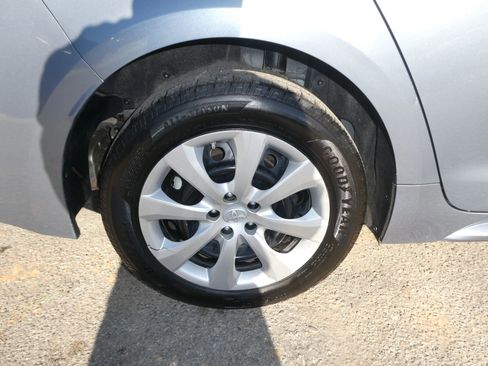 Used 2021 Toyota Corolla LE image 29